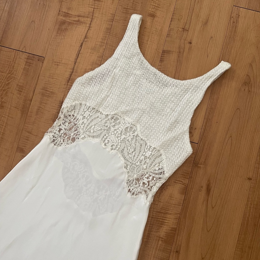 Gorgeous Brand New 90’s Vintage White Dress with Lace Detail - Picture 4 of 11